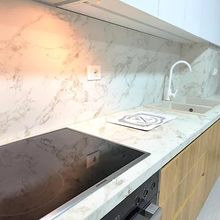 Deas In טיראנה