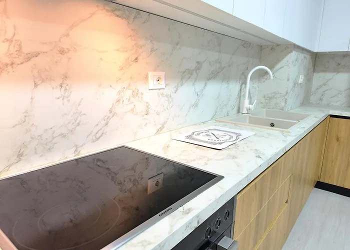 Deas In טיראנה